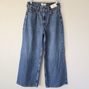 Abercrombie & Fitch High Rise Wide Leg Jeans 28 Mid Wash NWT